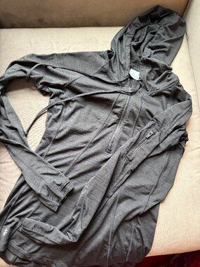 Athleta Pacifica UPF pullover sun hoodie in black.